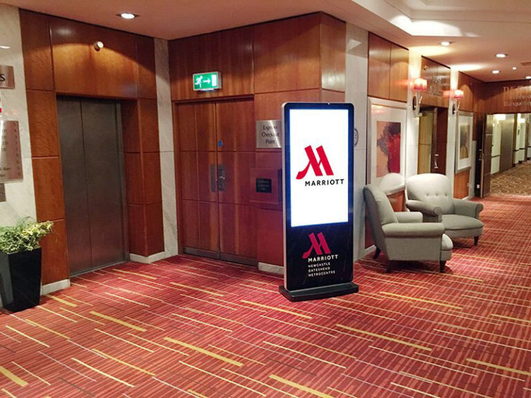 hotel-marriott-waiting-lift-area-freestanding-display